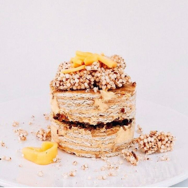Carlota de mango con Quinoa Bites