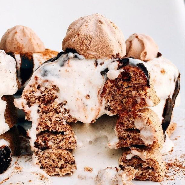 Donitas de Canela con Helado y Chocolate