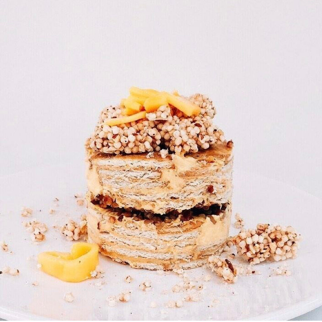 Carlota de mango con Quinoa Bites